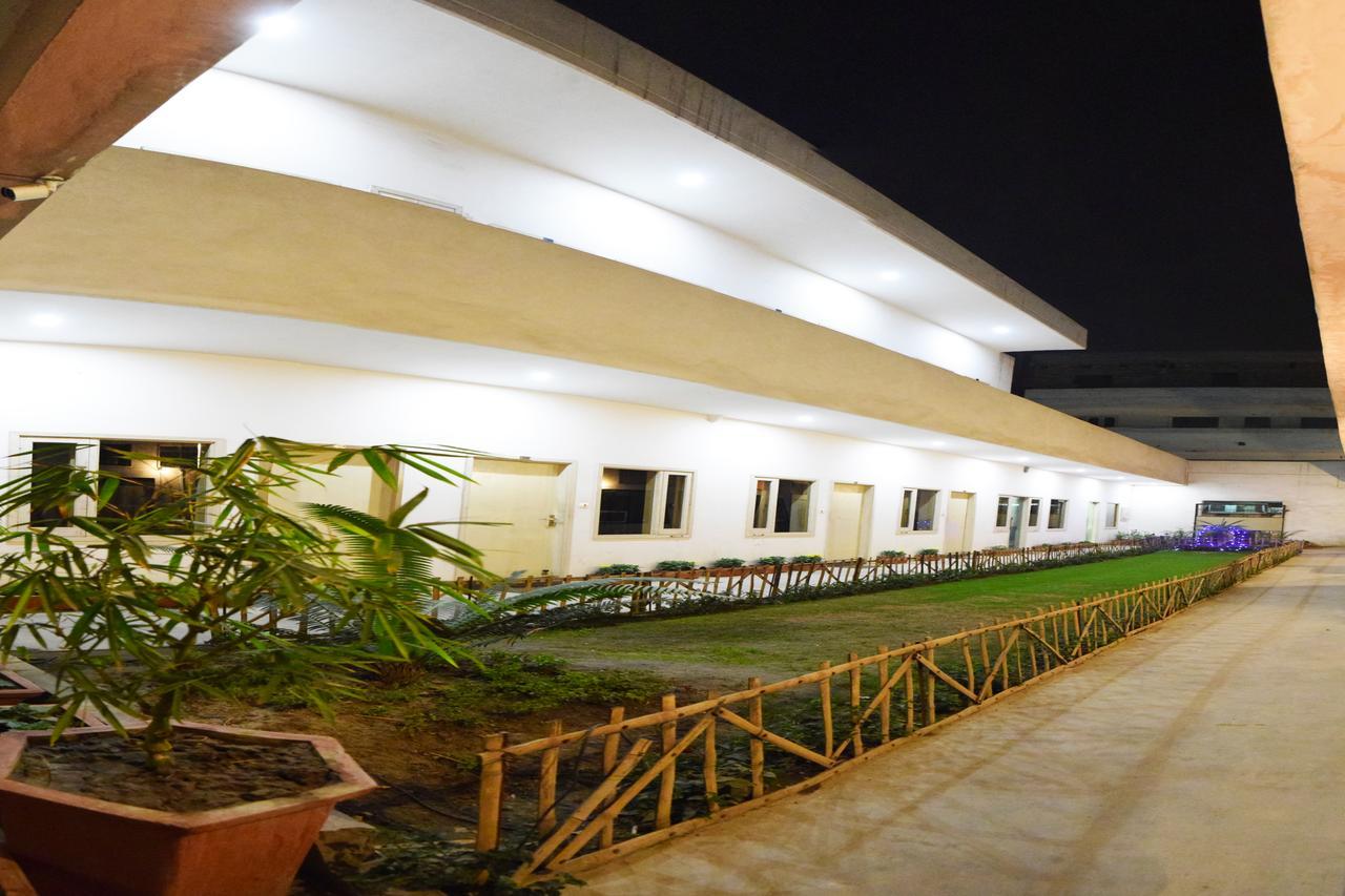 Hotel Palace Amritsar Ngoại thất bức ảnh